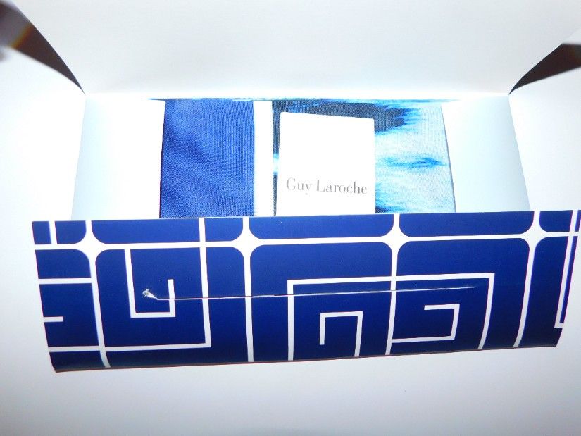GUY LAROCHE, esarfa  noua  in ambalaj original