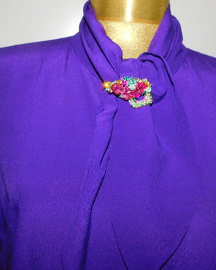 Bluza  noua, etichete   atasate, masura S ,  superba, brosa noua cadou