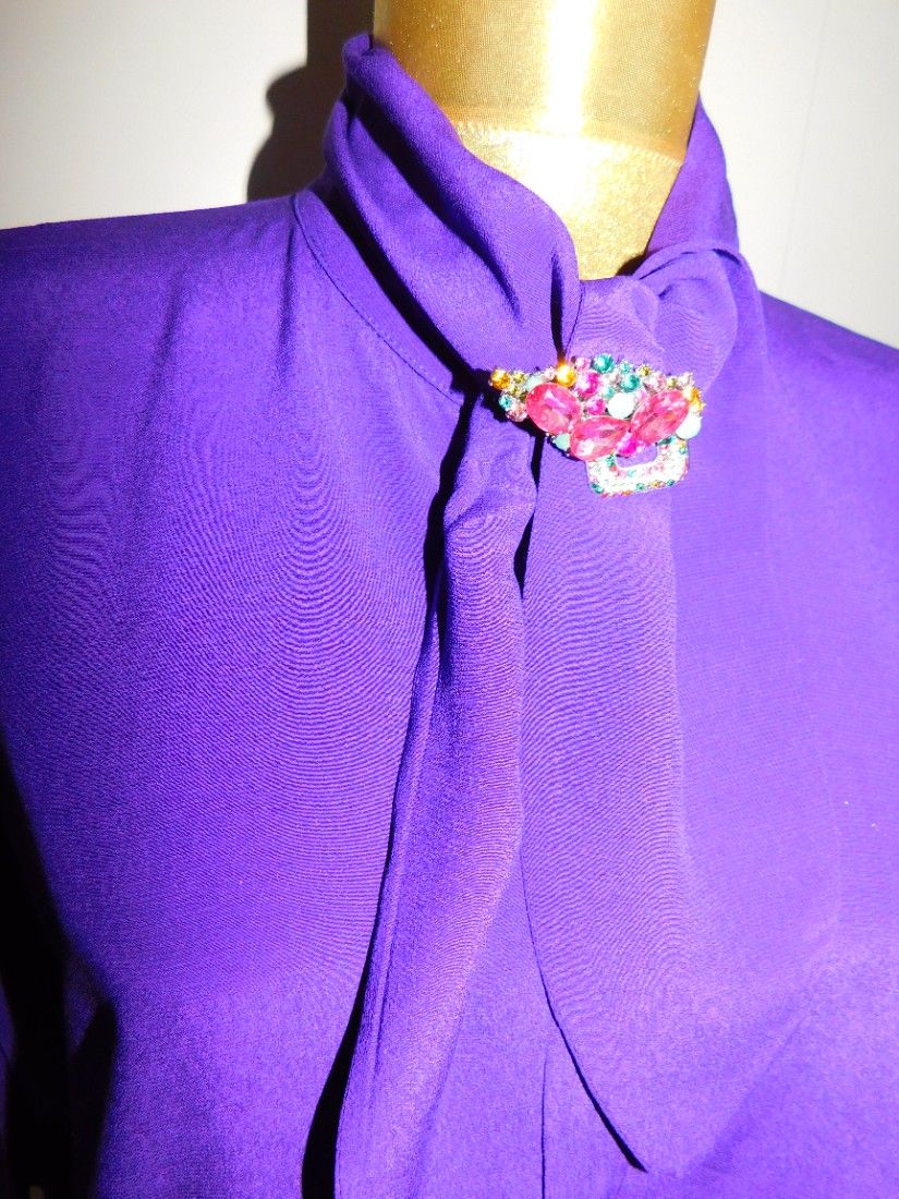 Bluza noua, etichete atasate, masura S , superba, brosa noua cadou