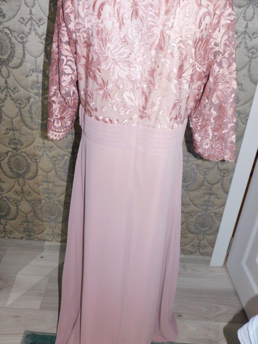Tinuta de seara, rochie lunga, dantela , captusita , masura 44