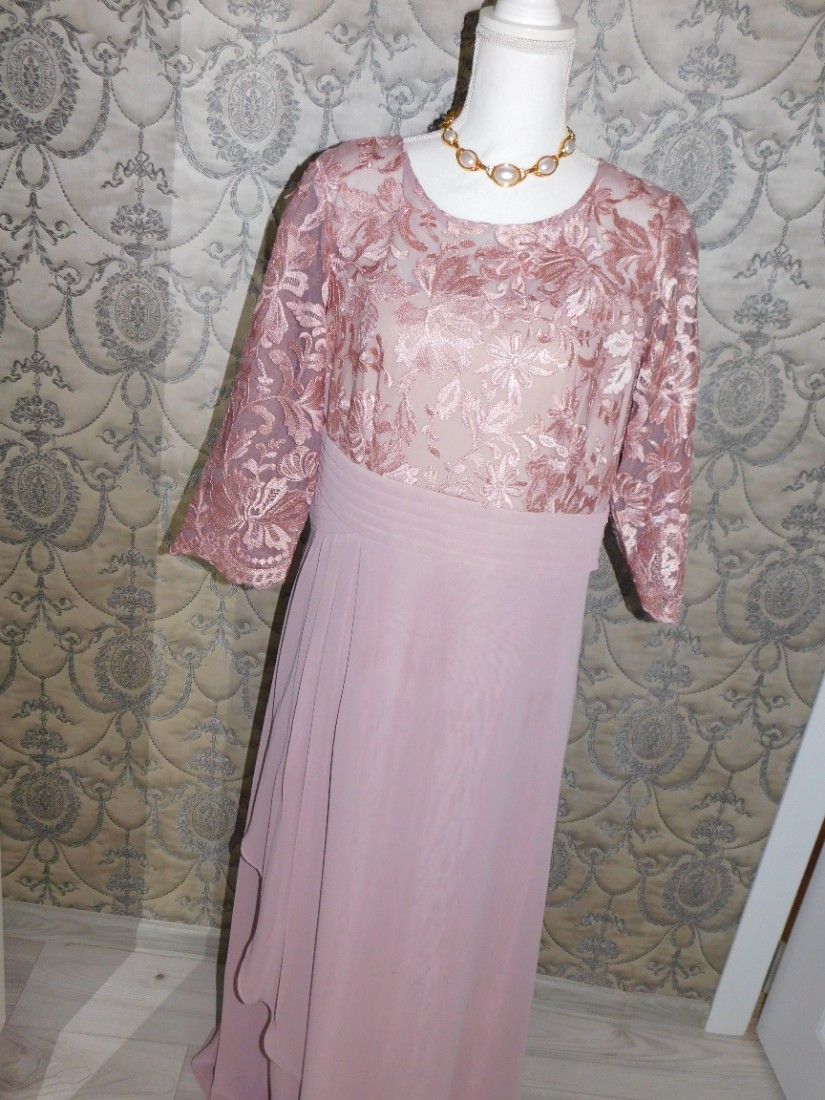 Tinuta de seara, rochie lunga, dantela , captusita , masura 44