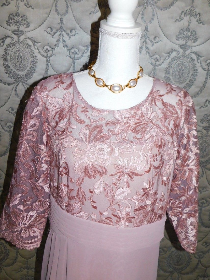 Tinuta de seara, rochie lunga, dantela , captusita , masura 44