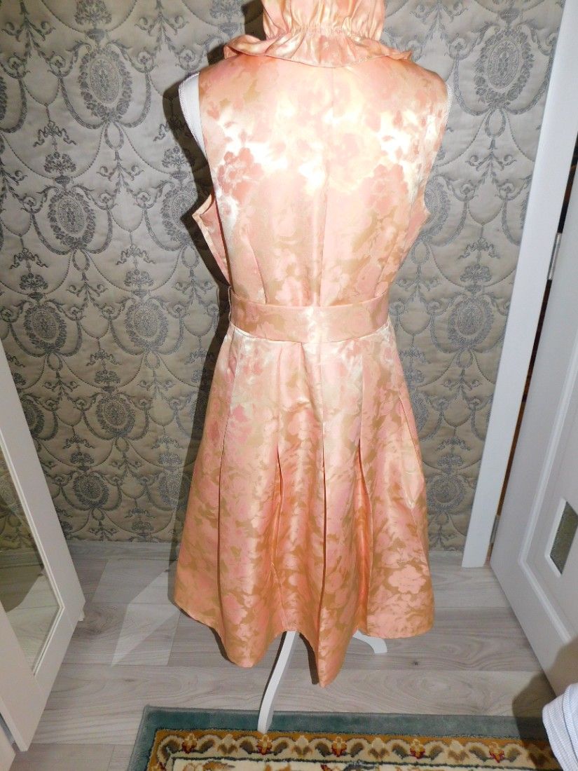 Rochie spectaculoasa UK, model retro , material brocart , brosa noua cadou