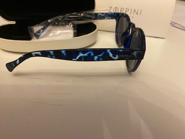 Ochelari noi soare , Italia, ambalaj carton si etui originale