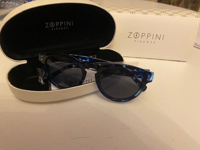 Ochelari noi soare , Italia, ambalaj carton si etui originale