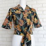 Camasa Crop cu Nod Neagra cu Flori