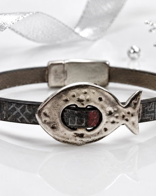 Bratara imitatie piele gri design si distantier peste