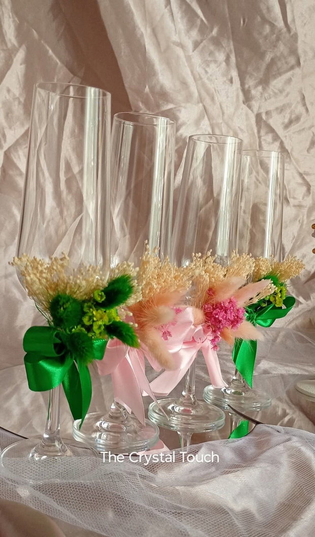 Pahare personalizate decorate manual cu flori criogenate și plante uscate