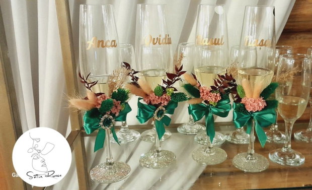 Pahare personalizate decorate manual cu flori criogenate și plante uscate