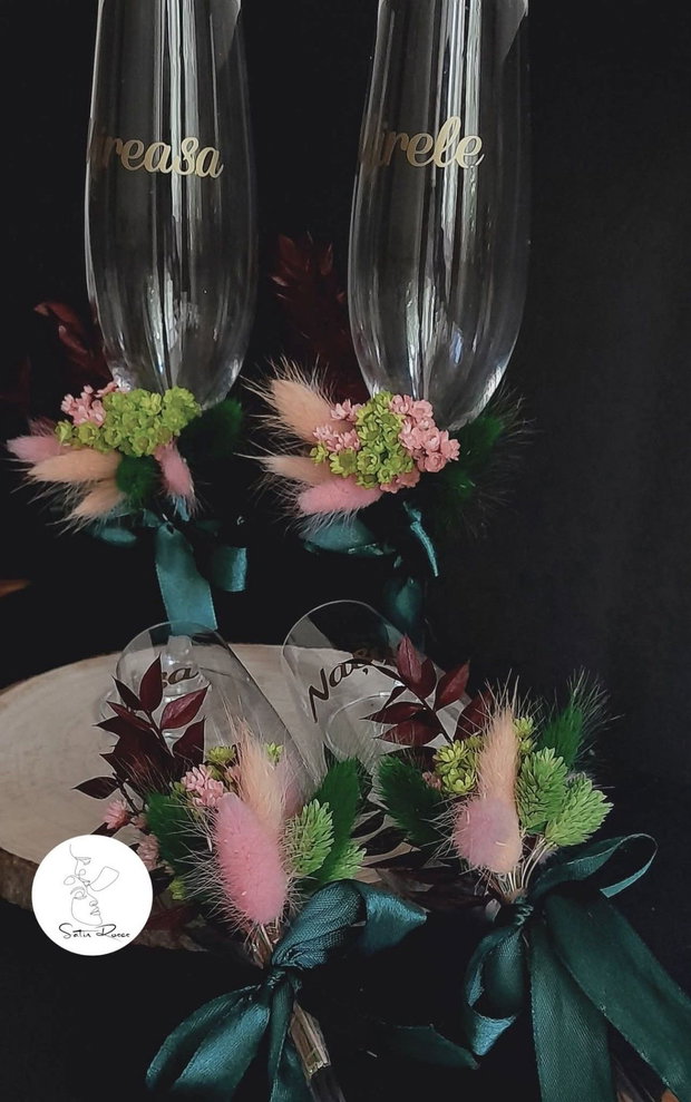 Pahare personalizate decorate manual cu flori criogenate și plante uscate
