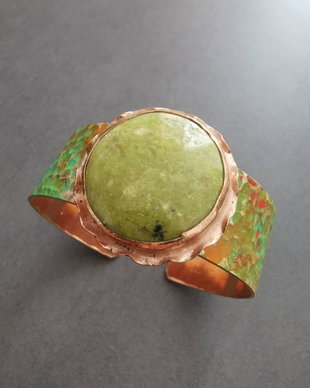 Bratara cupru antichizat si opal verde