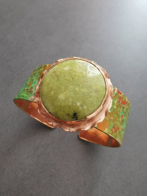 Bratara cupru antichizat si opal verde