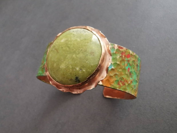 Bratara cupru antichizat si opal verde