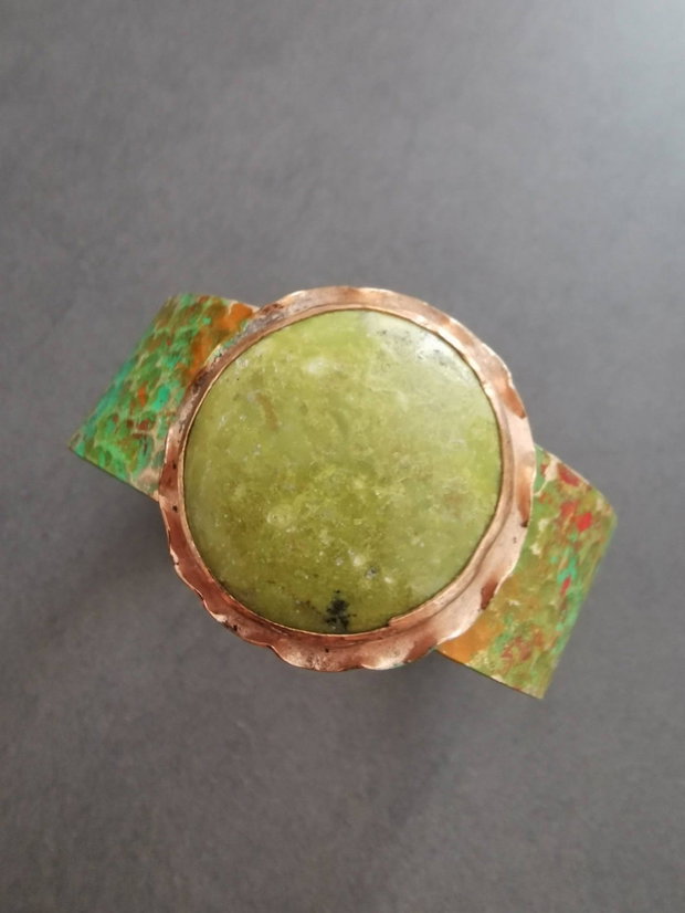 Bratara cupru antichizat si opal verde