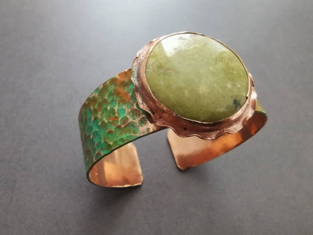 Bratara cupru antichizat si opal verde