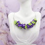 Colier handmade statement cu flori mov si verzi - Eleganță Florală (cod1464)