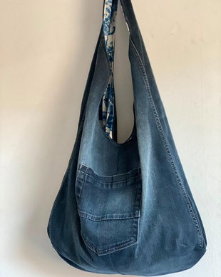 Geantă de umar / Hobo bag unicat upcycled din denim cu interior baroc floral