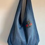 Geantă sac / Hobo bag unicat upcycled din denim reciclat cu aplicație pisică neagră