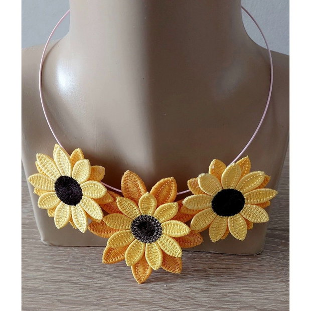Colier Elegant cu Flori de Soare