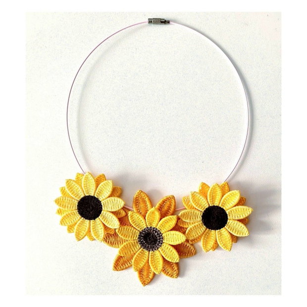 Colier Elegant cu Flori de Soare