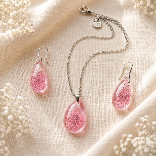Set bijuterii handmade cercei si pandantiv cu flori naturale uscate Pink Blossom