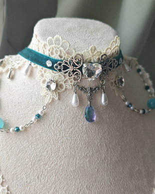 Colier choker victorian bridal handmade turcoaz cu dantela, catifea si cristale