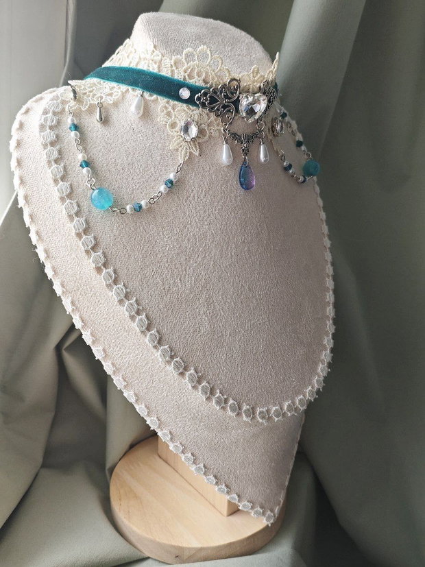 Colier choker victorian bridal handmade turcoaz cu dantela, catifea si cristale