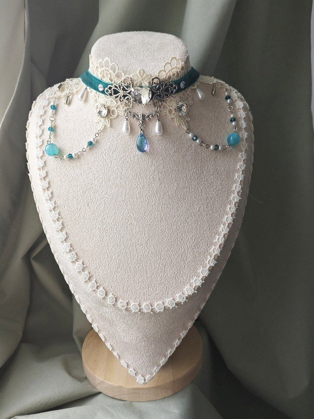 Colier choker victorian bridal handmade turcoaz cu dantela, catifea si cristale