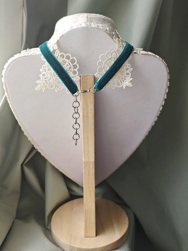 Colier choker victorian bridal handmade turcoaz cu dantela, catifea si cristale