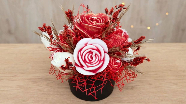 Aranjament floral din ceară