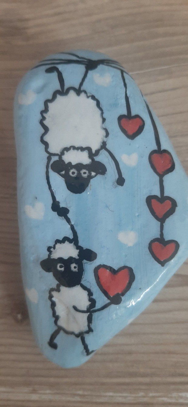 Pietre pictate manual cu animăluțe decorațiuni unicat, culese de pe malul Mării Negre