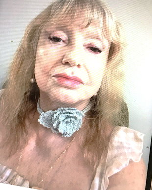 Choker crosetat cu floare si frunza
