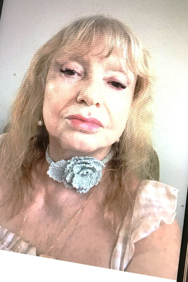 Choker crosetat cu floare si frunza
