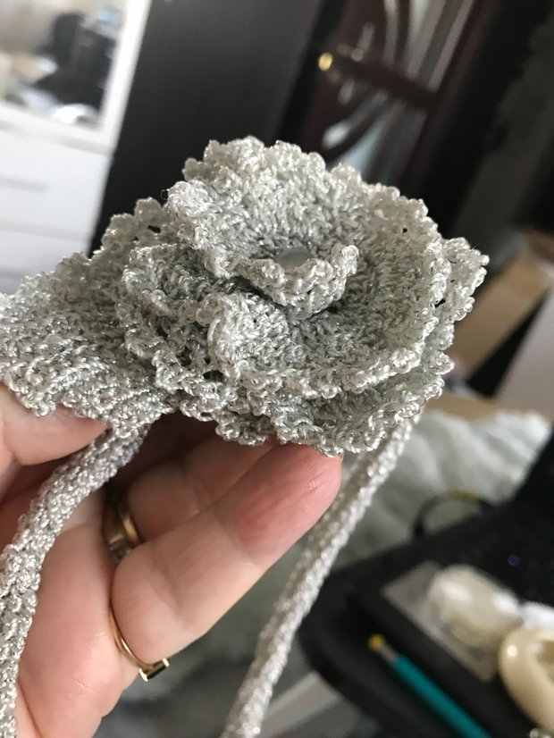 Choker crosetat cu floare si frunza