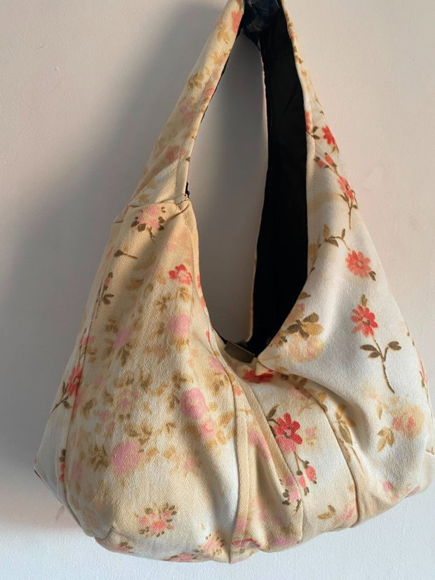Gentuta  tip sac din material upcycled florală