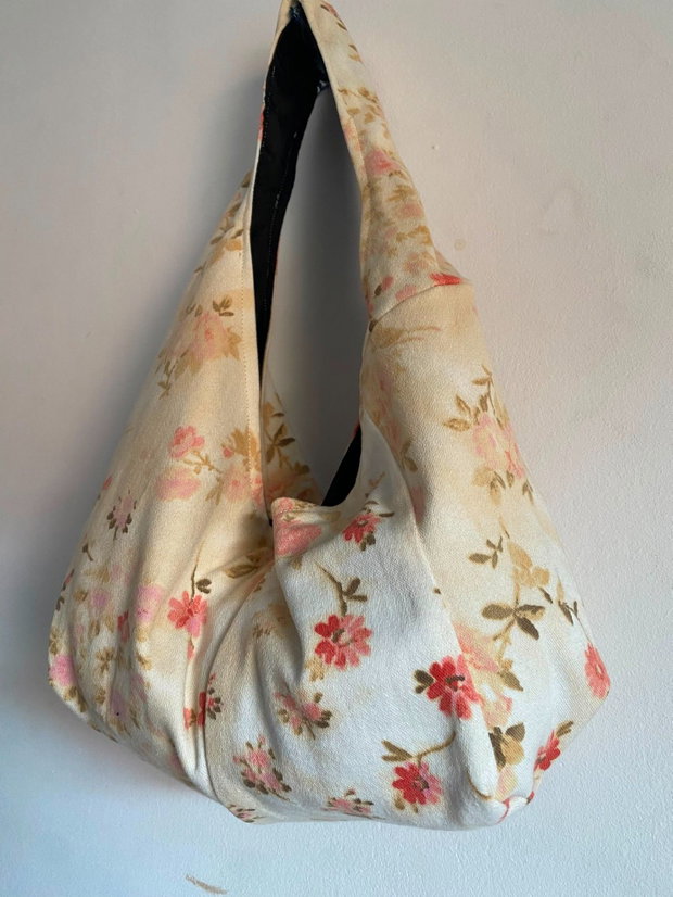 Gentuta  tip sac din material upcycled florală