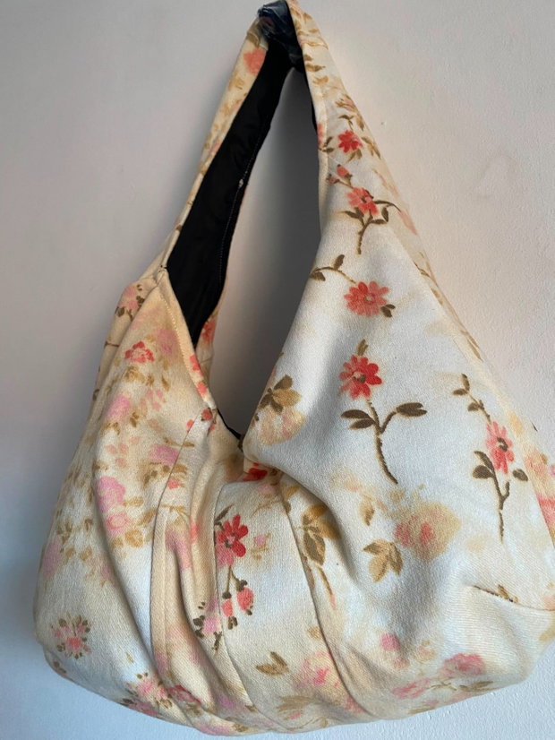 Gentuta  tip sac din material upcycled florală