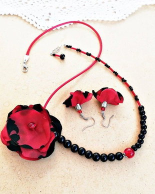 Set floral rosu si negru