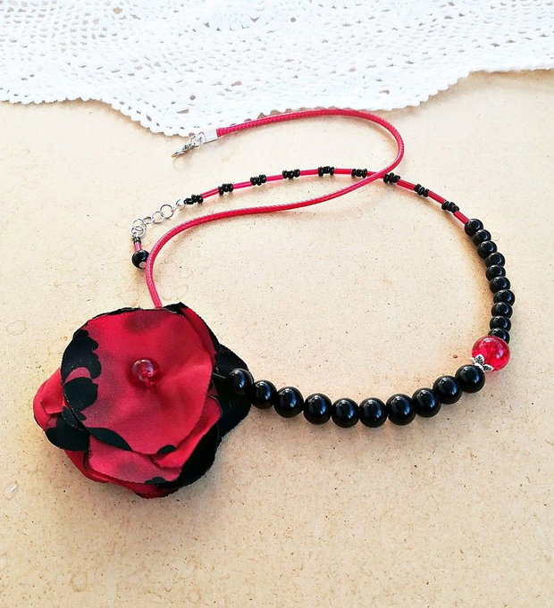 Set floral rosu si negru
