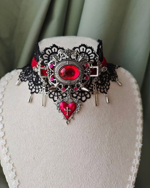 Colier CHOKER elegant victorian handmade negru si rosu motiv inima cu dantela, catifea si charm