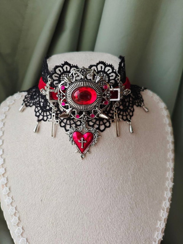 Colier CHOKER elegant victorian handmade negru si rosu motiv inima cu dantela, catifea si charm
