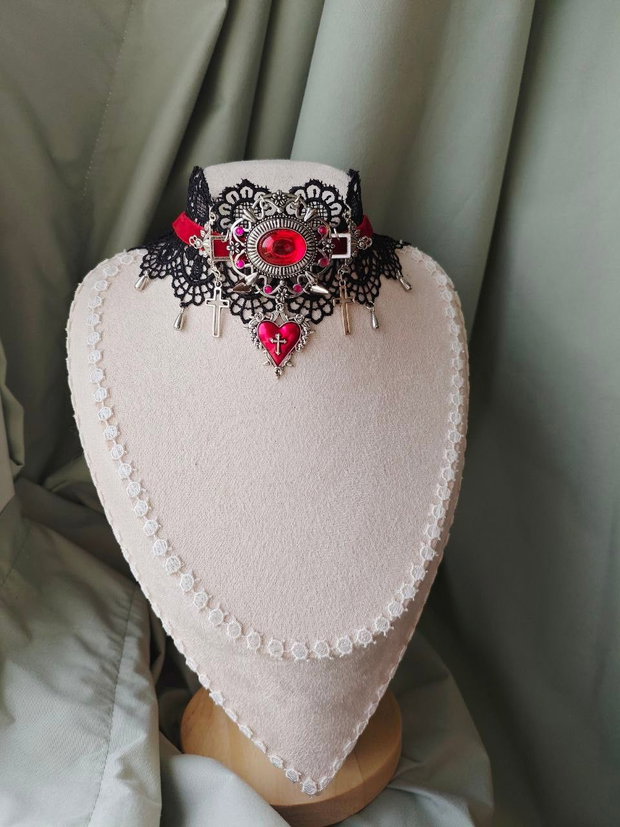 Colier CHOKER elegant victorian handmade negru si rosu motiv inima cu dantela, catifea si charm