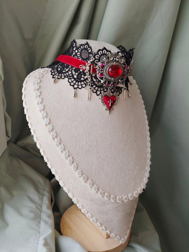 Colier CHOKER elegant victorian handmade negru si rosu motiv inima cu dantela, catifea si charm