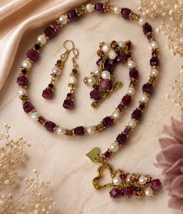 SET~BURGUNDY ELEGANCE~jad fațetat,perle de cultură,hematit electroplacat,accesorii placate cu aur,inox