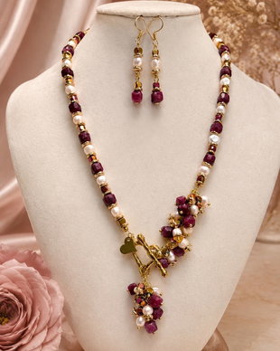 SET~BURGUNDY ELEGANCE~jad fațetat,perle de cultură,hematit electroplacat,accesorii placate cu aur,inox