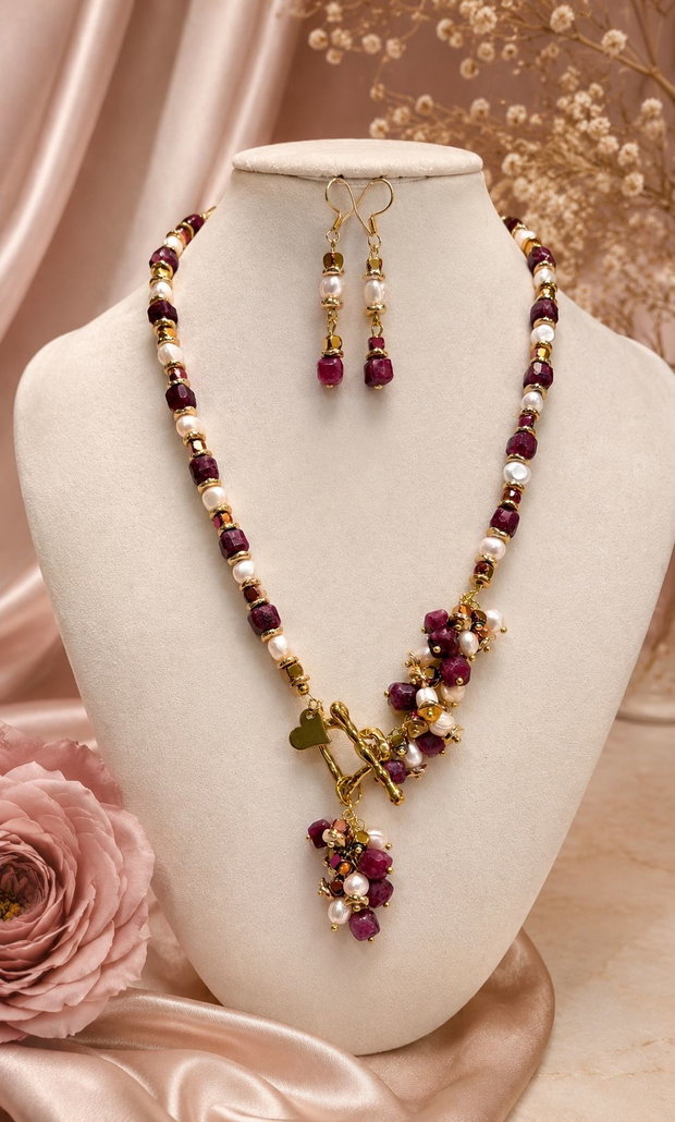 SET~BURGUNDY ELEGANCE~jad fațetat,perle de cultură,hematit electroplacat,accesorii placate cu aur,inox