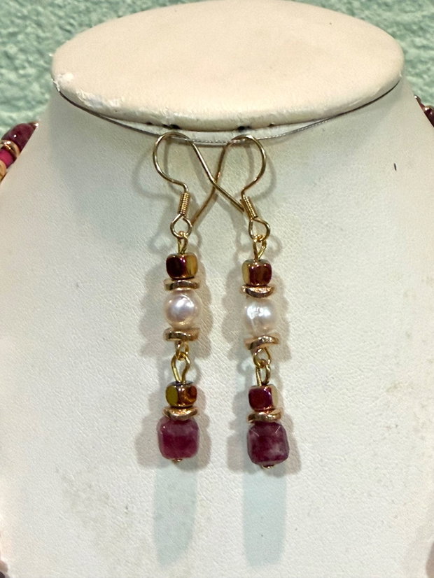 SET~BURGUNDY ELEGANCE~jad fațetat,perle de cultură,hematit electroplacat,accesorii placate cu aur,inox