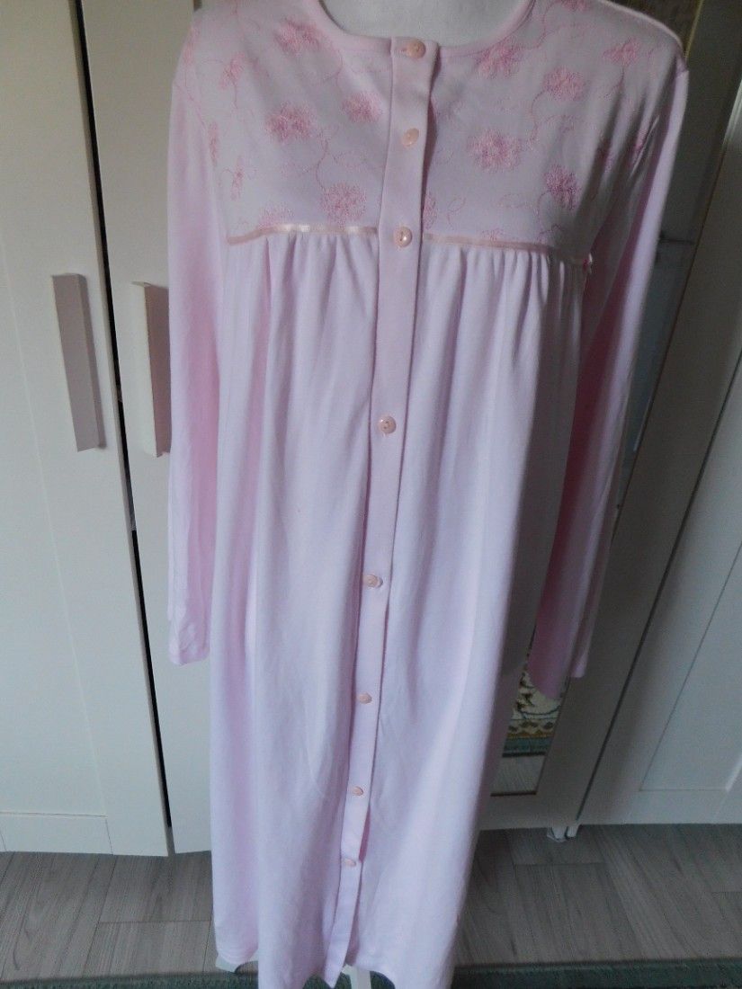 Halat nou,  mai gros,  masura  50, broderie    bust,  elegant