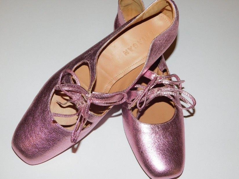 Pantofi noi designer, Balagan , masura 41,  spectaculosi, argintii, toc  potrivit   3  cm ,  potriviti pentru numarul 41, noi  , fara eticheta din magazin,