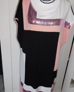Rochie noua,  fara  mineci,  masura 48 - 50   deosebita